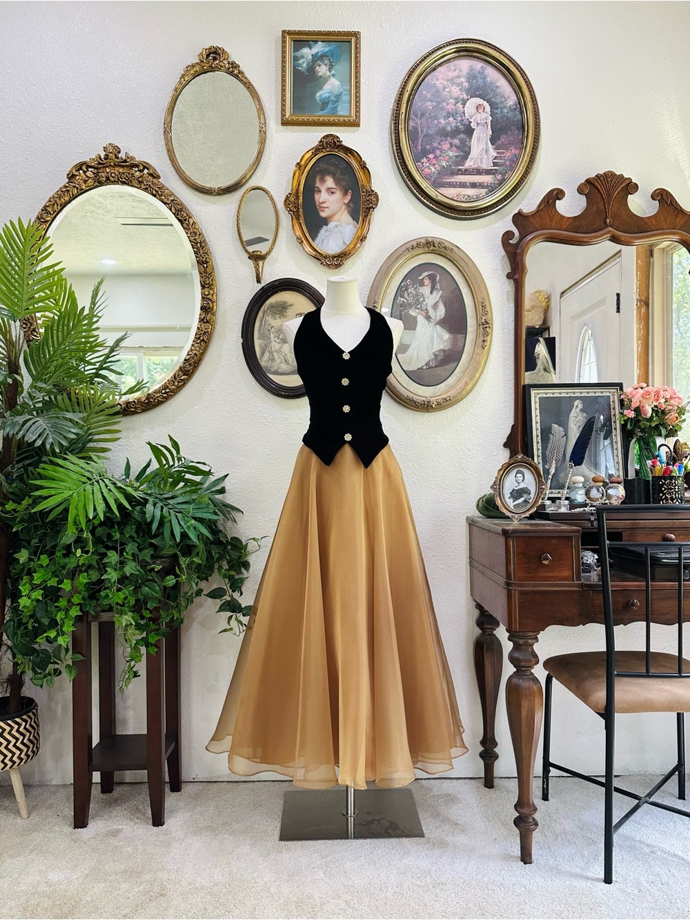 Vintage Dollar Velvet Gold Evening Gown - Picture 5 of 13